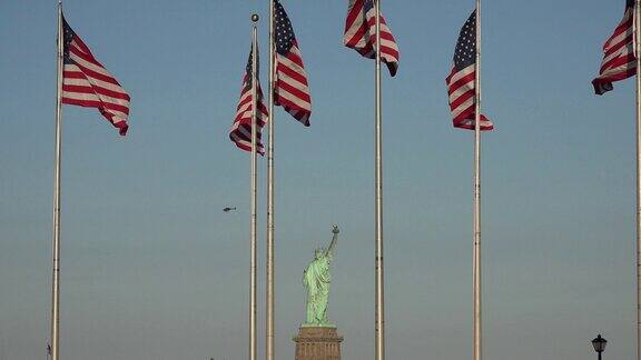 美国国旗和自由女神像