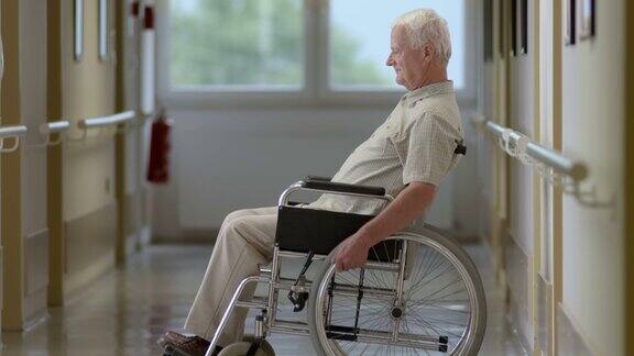 HD:走廊里的残疾人老人