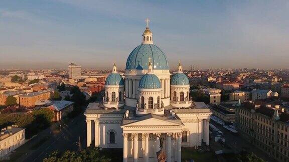 三一-伊兹梅洛夫斯基大教堂和荣耀柱圣彼得堡俄罗斯