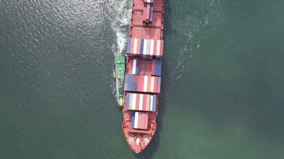 鸟瞰集装箱运输业务进出口物流大型货船运输的国际贸易概念