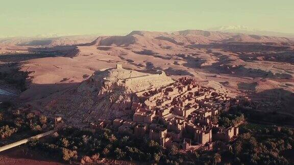 摩洛哥阿特拉斯山脉卡斯巴艾特本哈杜的鸟瞰图