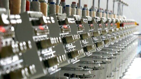 纺织厂的工业刺绣机