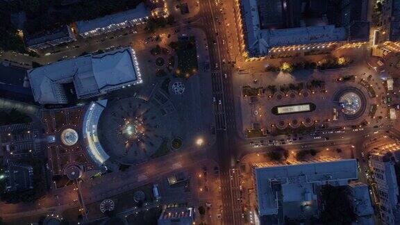 鸟瞰图独立广场在市中心上空飞翔基辅乌克兰4k