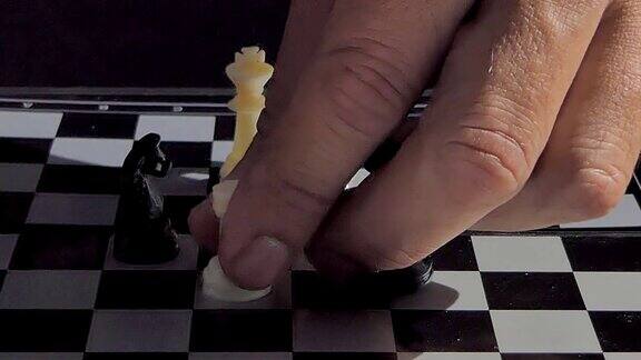 在国际象棋中以车击败国王