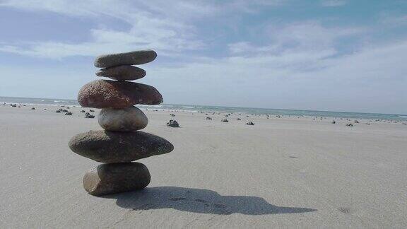 平衡海滩上的石头