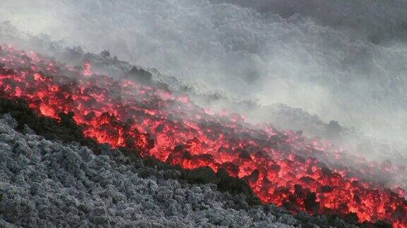 埃特纳火山的熔岩流