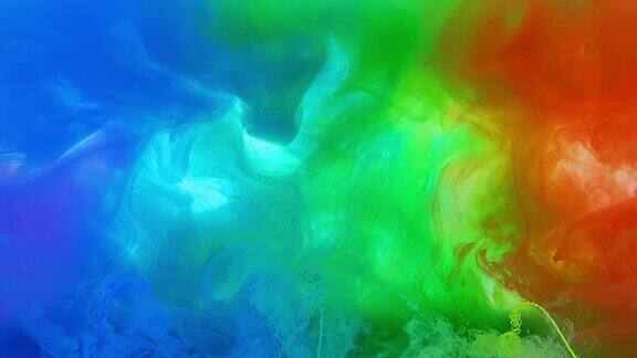 丙烯酸油墨在水中的美妙混合物彩虹色的墨流混合后形成抽象的云白色背景上的丙烯酸云慢动作
