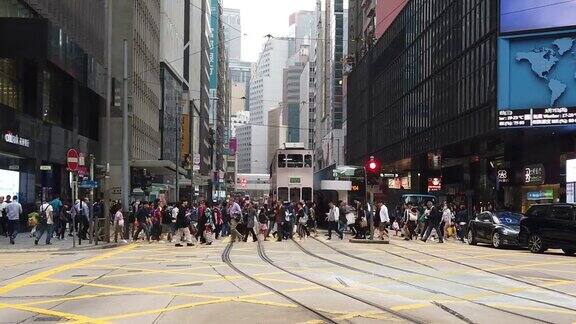 慢镜头拍摄香港德辅道中区繁忙街道