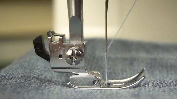 在缝纫机上缝制时脚和针的慢动作