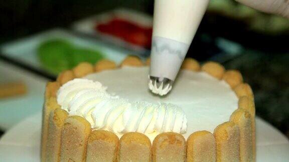 糖果师做蛋糕特写