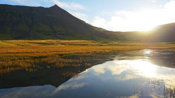 冰岛的湖泊和山脉