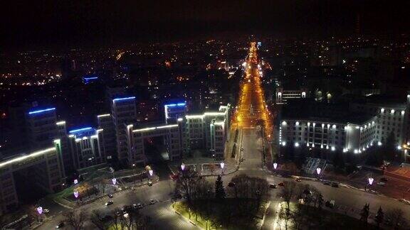 德尔日prom自由广场(哈尔科夫)的夜晚灯光