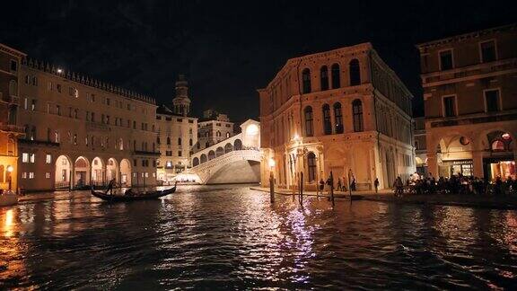 从中央运河看威尼斯的夜景