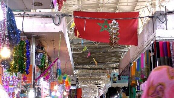 市场上的摩洛哥国旗