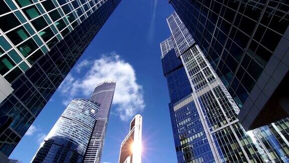 摩天大楼未来主义的商业中心时光流逝