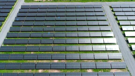 鸟瞰图大型工业太阳能农场生产集中