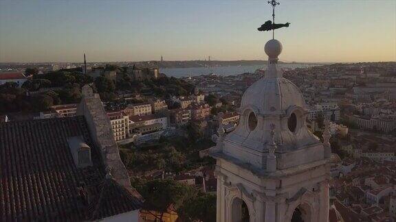葡萄牙日落黄昏里斯本著名塔顶里斯本城市空中全景4k