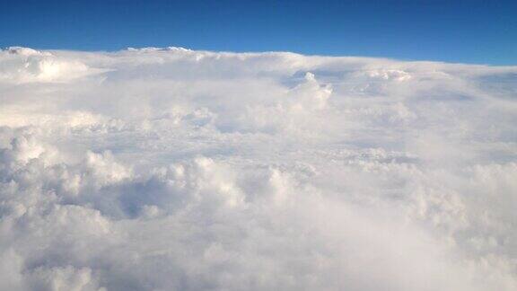 在云层之上飞行4k