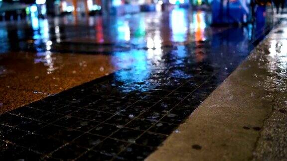 下雨的晚上