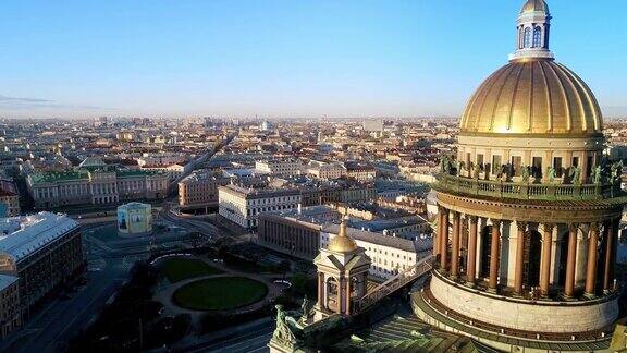 春天阳光明媚的早晨圣彼得堡