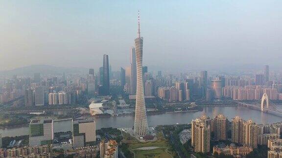 阳光灿烂的傍晚广州市著名塔滨江湾市中心航拍全景4k中国