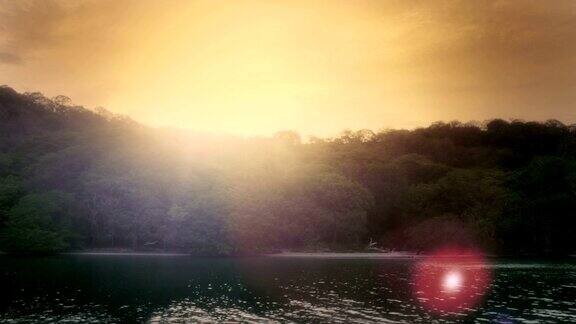 日落后的岛屿海滩