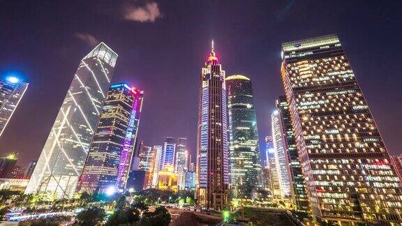 晚上在广州市中心的现代化办公大楼间隔拍摄