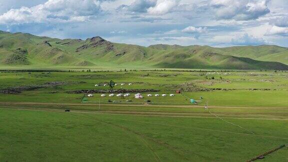 蒙古包鸟瞰图在草原在蒙古