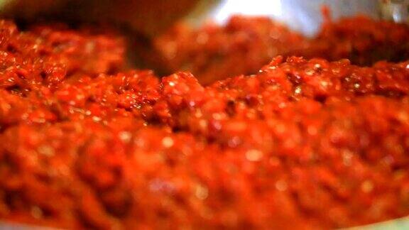 烹饪西红柿酱