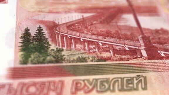 俄罗斯卢布的极端细节俄罗斯货币-5000?俄罗斯卢布-印钱-4K-俄罗斯联邦货币股票视频-俄罗斯卢布纸币的多莉镜头