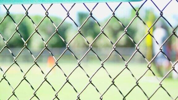 棒球场围栏的特写