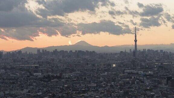 日落时间在东京上空流逝