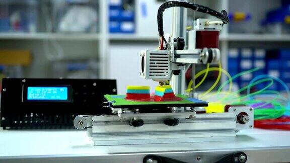 3D打印机上的塑料丝打印