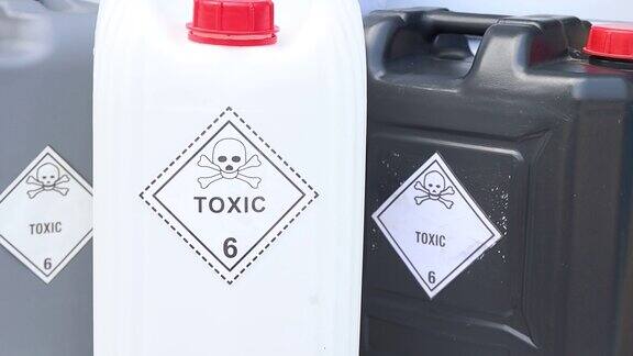 化学产品上的有毒标志