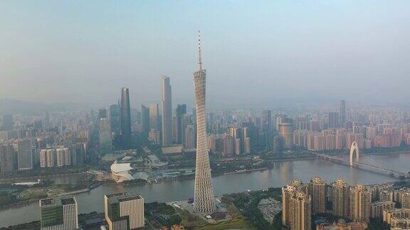 阳光灿烂的傍晚广州市著名的塔区滨江湾市中心航拍全景4k中国