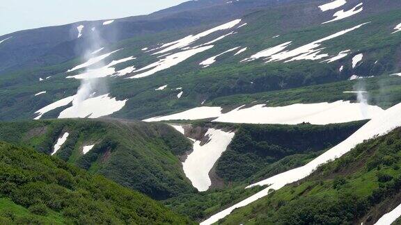 俄罗斯堪察加半岛穆特诺夫斯基火山的蒸汽排放