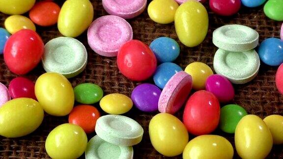 许多不同颜色的糖果
