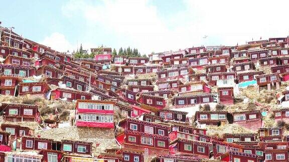 LarungGar(LarungFiveSciencesBuddhistAcademy)这是中国四川色达著名的喇嘛庙
