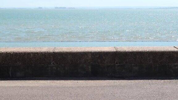 从绍森德海滨到肯特海岸的景色步行街和泰晤士河口极简抽象视图