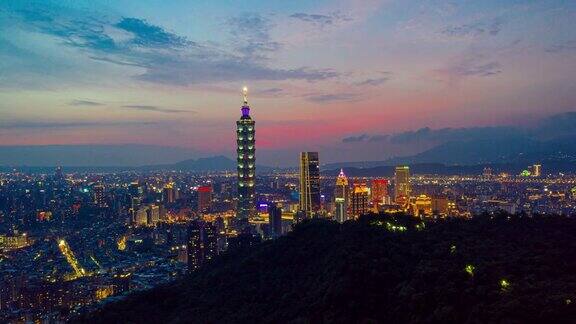 从白天到晚上的Hyperlapse或Dronelapse鸟瞰台北商务区台湾