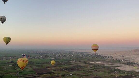 埃及卢克索空中的热气球