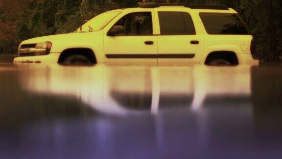 在洪水中被困的白色汽车反射-增强