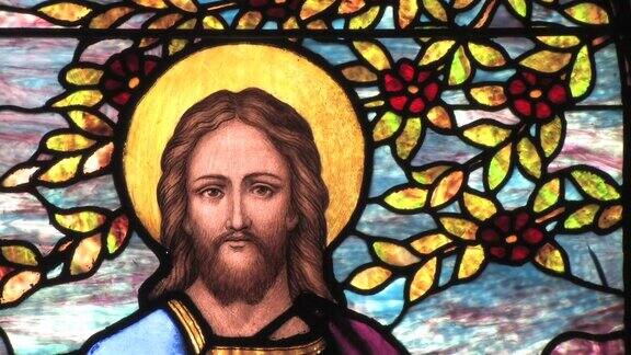 《彩色玻璃中的耶稣》高清版