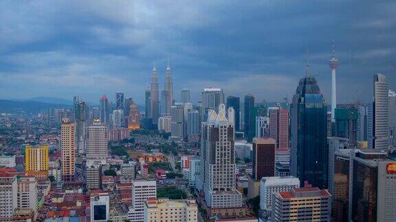 日落时间从高处俯瞰吉隆坡的城市景观