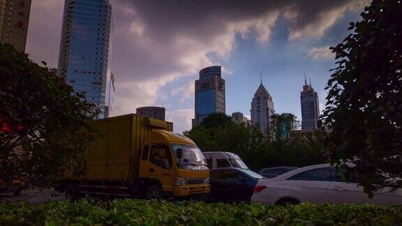 晴天上海市中心交通街道全景4k时间的中国