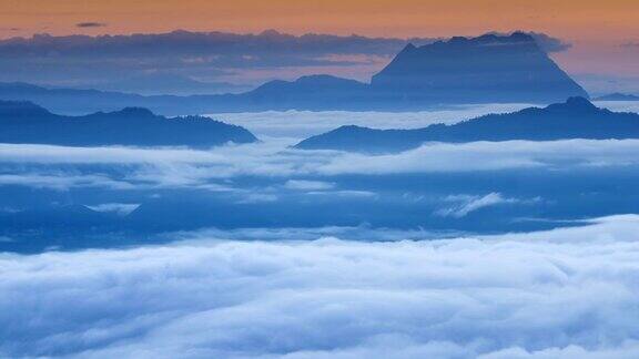 高清:山地自然的定时云雾快速移动