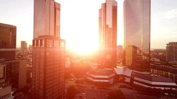 日落的城市风景鸟瞰图