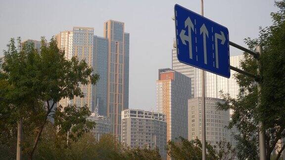 日落时分青岛市公寓综合楼路牌慢镜头全景4k中国