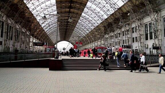 Kiyevskaya火车站(KiyevskyrailwayterminalKievskiyvokzal)上的红色航空快车是俄罗斯莫斯科的九个主要火车站之一