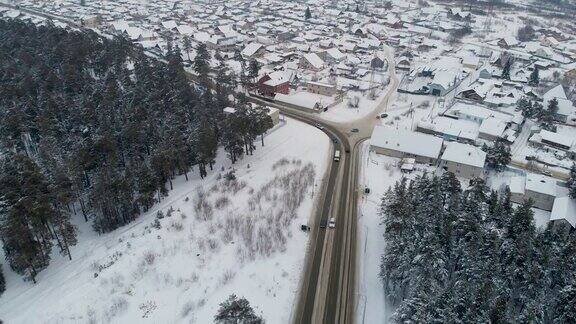 鸟瞰图的道路在冬季景观